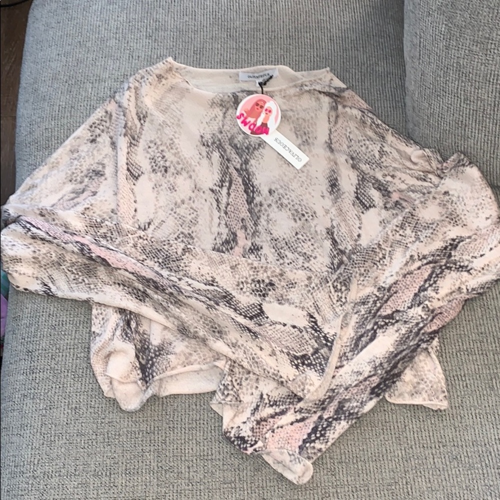 Womens crop- long sleeve tee! Size medium! New!